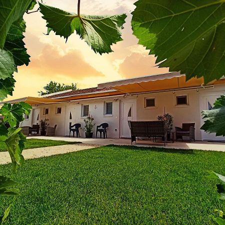 Grafit Apartmanok Hajdúnánás Esterno foto
