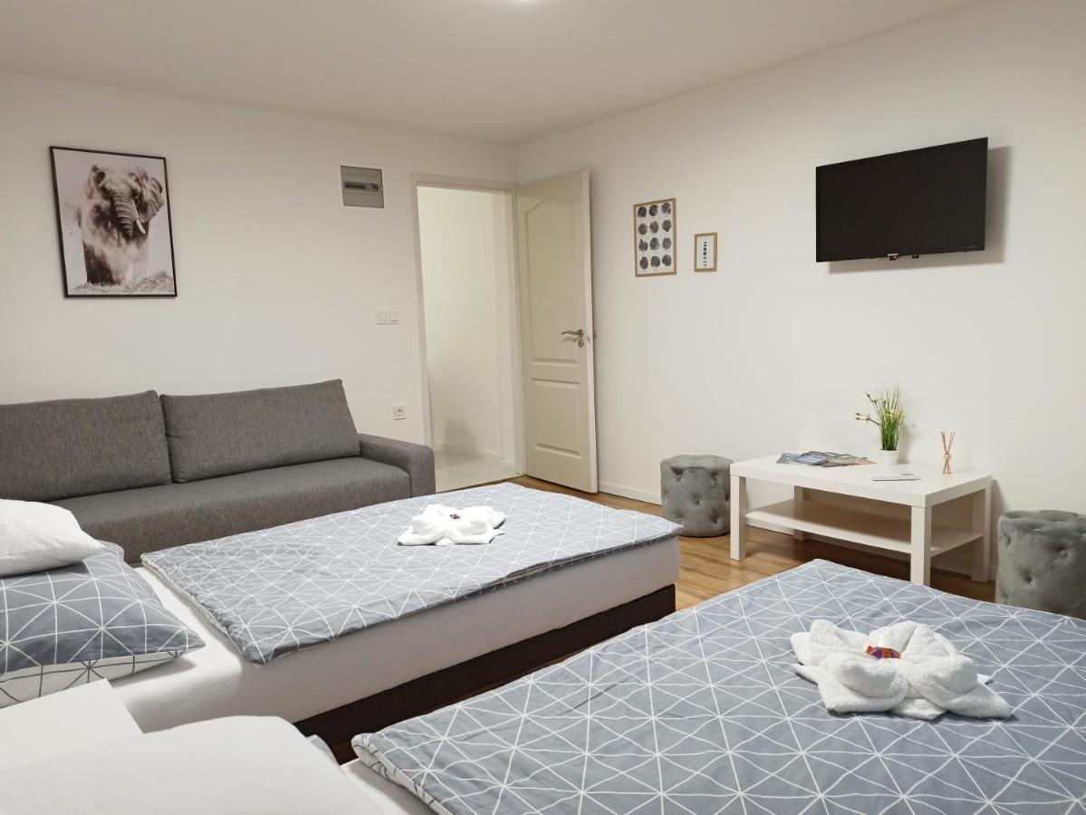 Grafit Apartmanok Hajdúnánás Esterno foto
