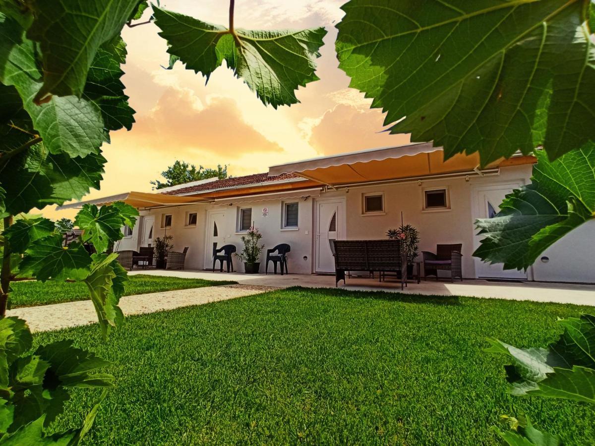 Grafit Apartmanok Hajdúnánás Esterno foto